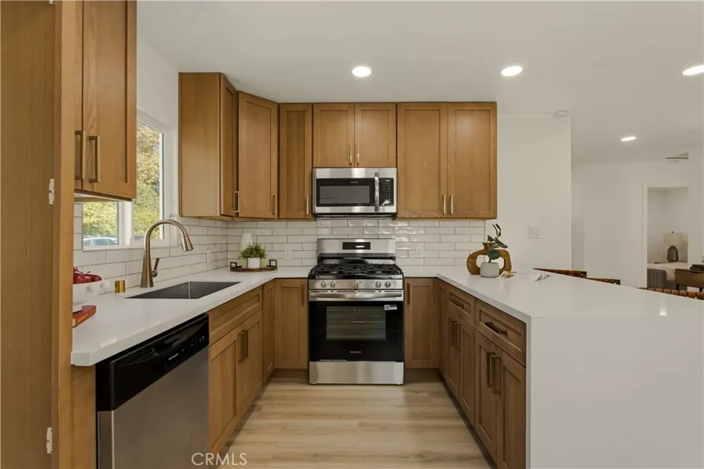 221 Sunkist West Covina, CA 91790