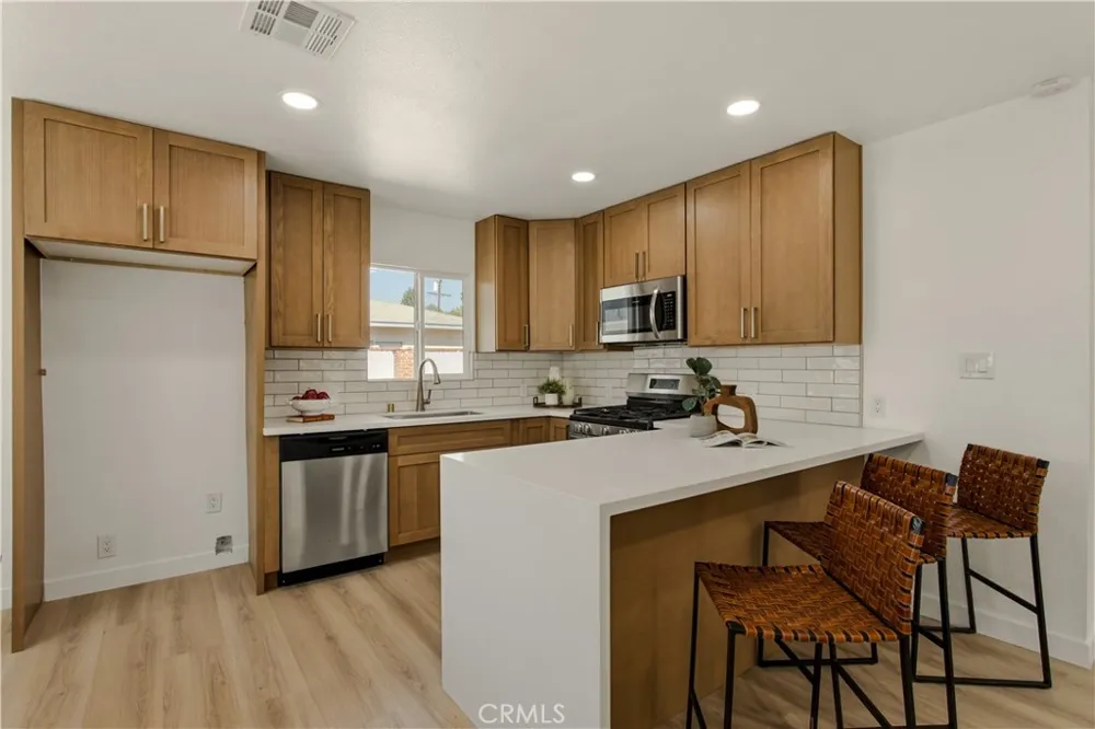 221 Sunkist West Covina, CA 91790