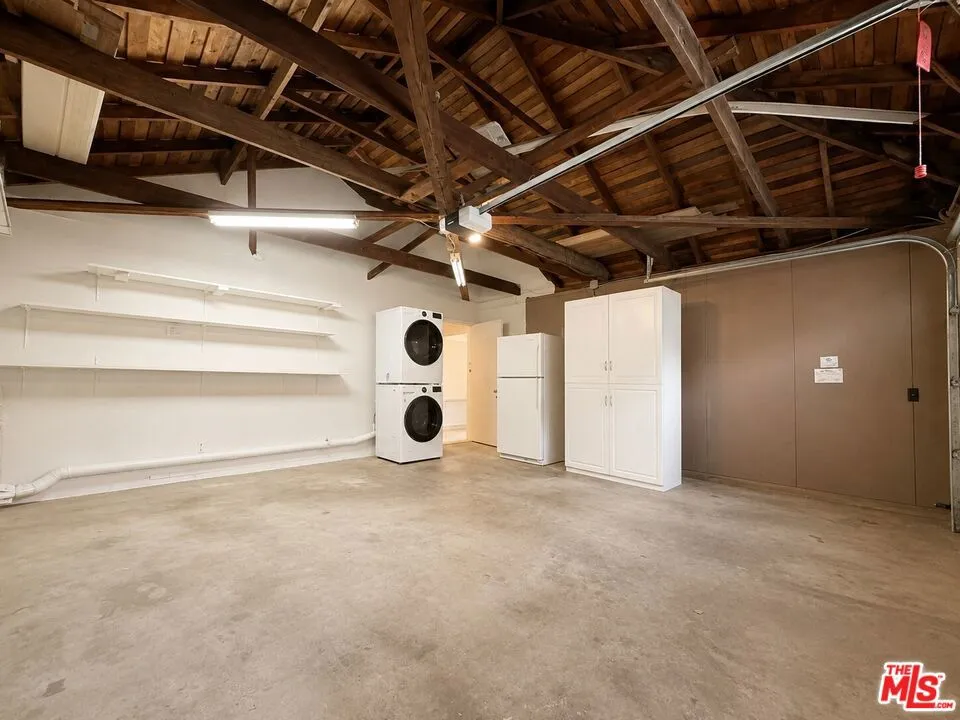 2200 S Canfield Avenue Los Angeles, CA 90034