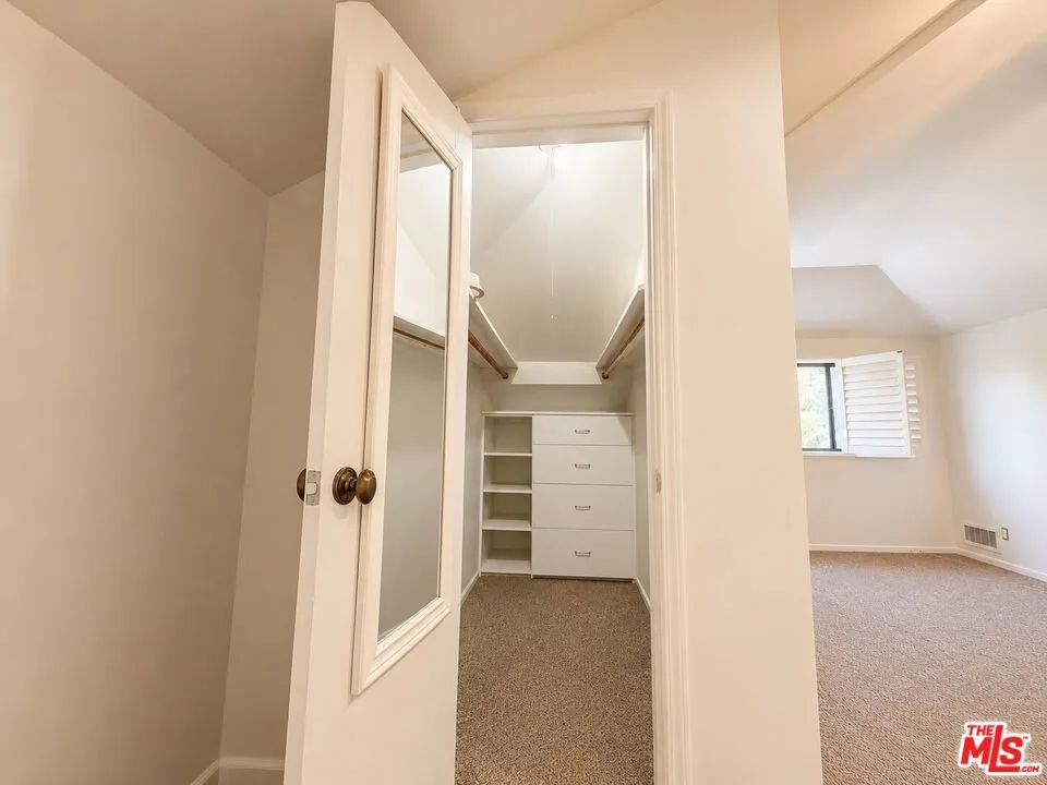 2200 S Canfield Avenue Los Angeles, CA 90034