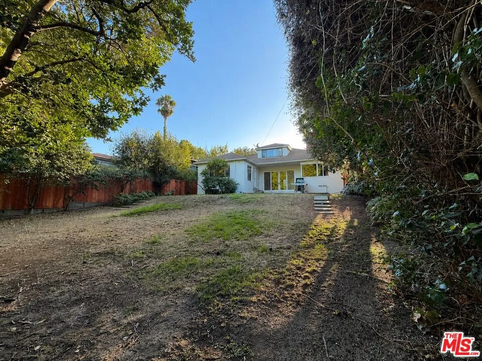 2200 S Canfield Avenue Los Angeles, CA 90034