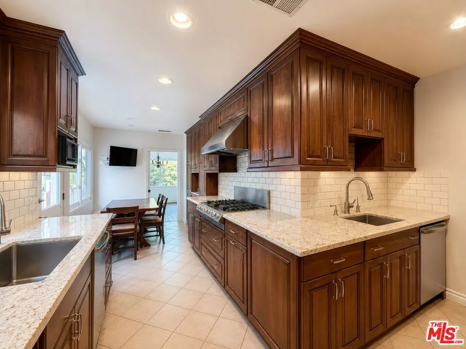 2200 S Canfield Avenue Los Angeles, CA 90034