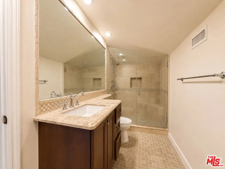 2200 S Canfield Avenue Los Angeles, CA 90034