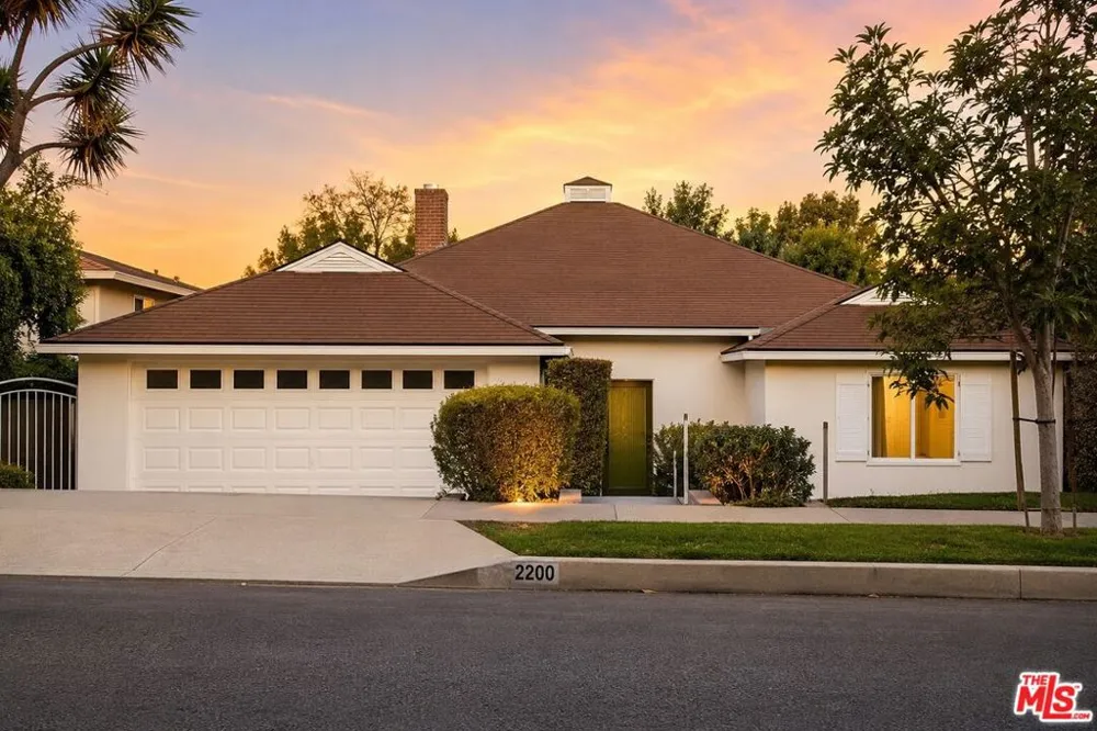 2200 S Canfield Avenue Los Angeles, CA 90034