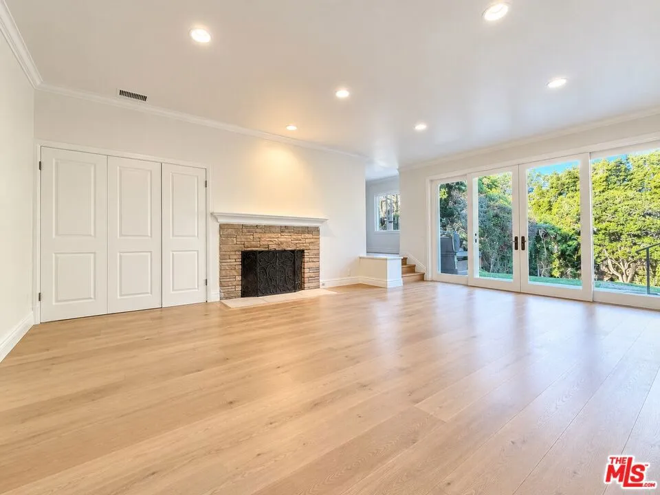 2200 S Canfield Avenue Los Angeles, CA 90034