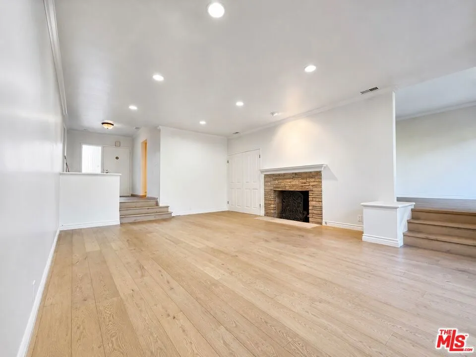 2200 S Canfield Avenue Los Angeles, CA 90034