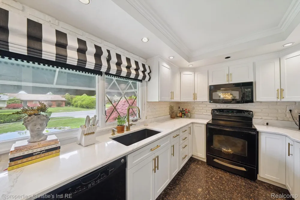511 S GULLEY ROAD Dearborn City, MI 48124
