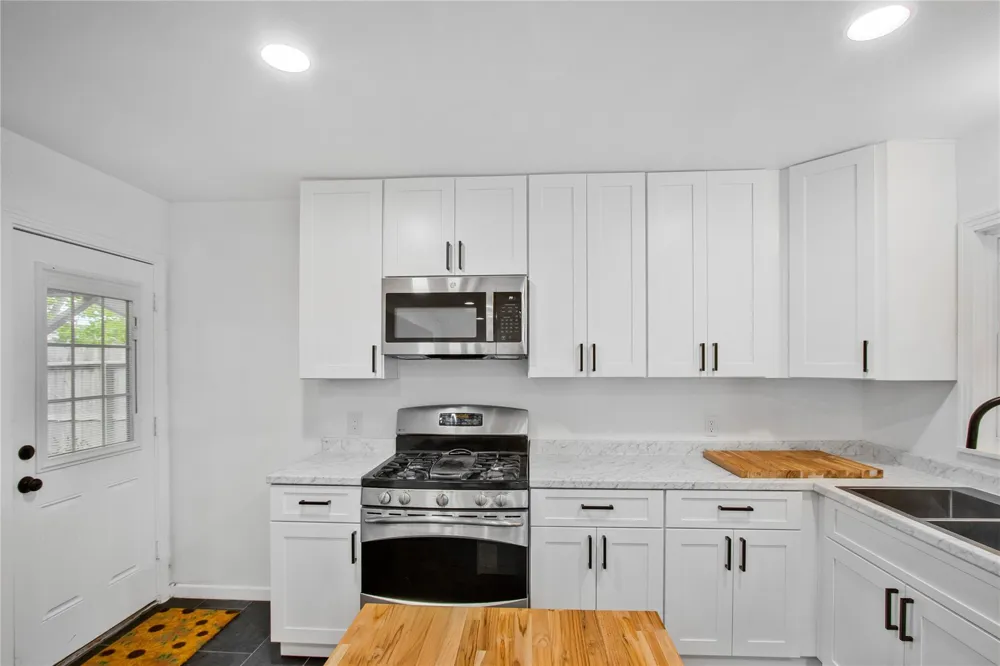 1506 14th Avenue Texas City, TX 77590