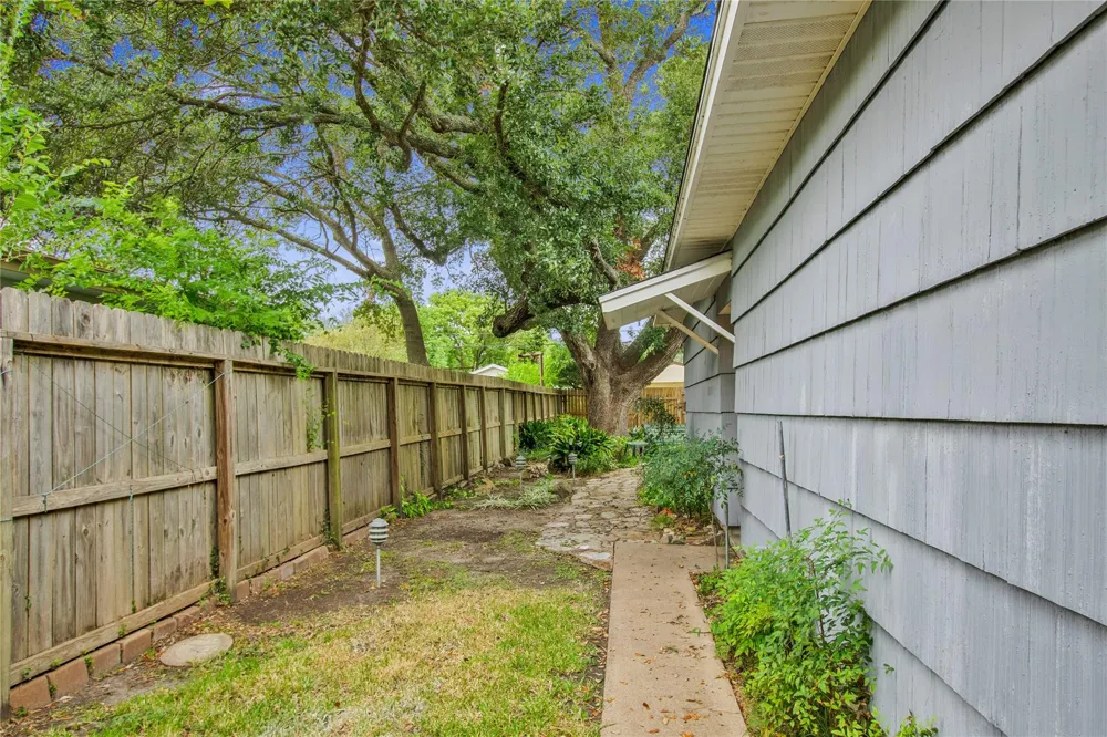 1506 14th Avenue Texas City, TX 77590
