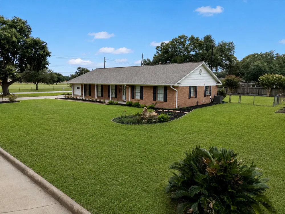 1805 Allen Street Rosenberg, TX 77471