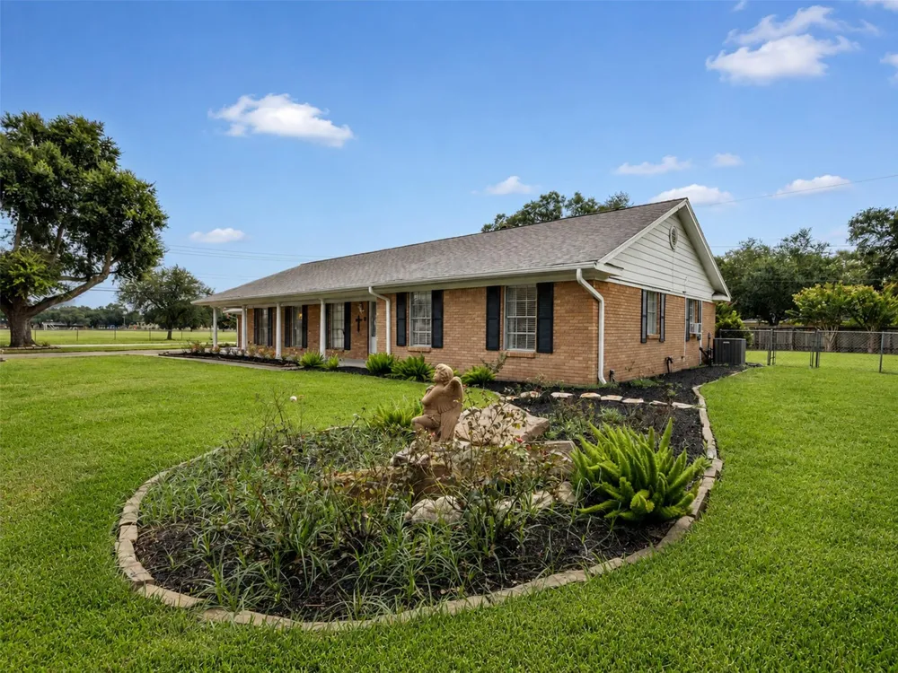 1805 Allen Street Rosenberg, TX 77471