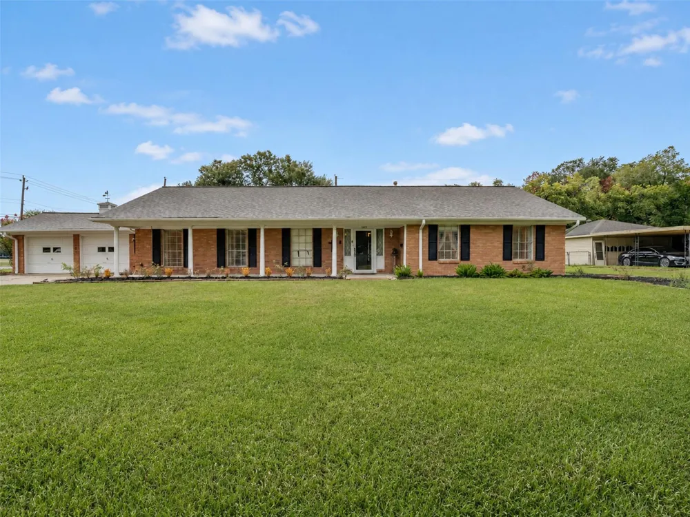 1805 Allen Street Rosenberg, TX 77471