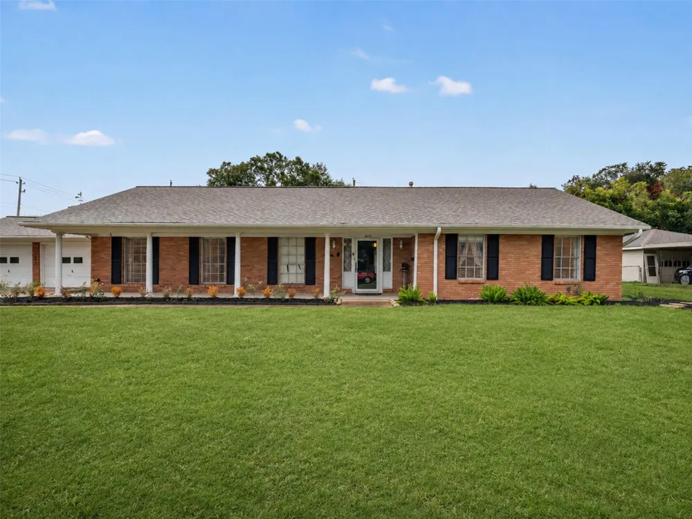 1805 Allen Street Rosenberg, TX 77471