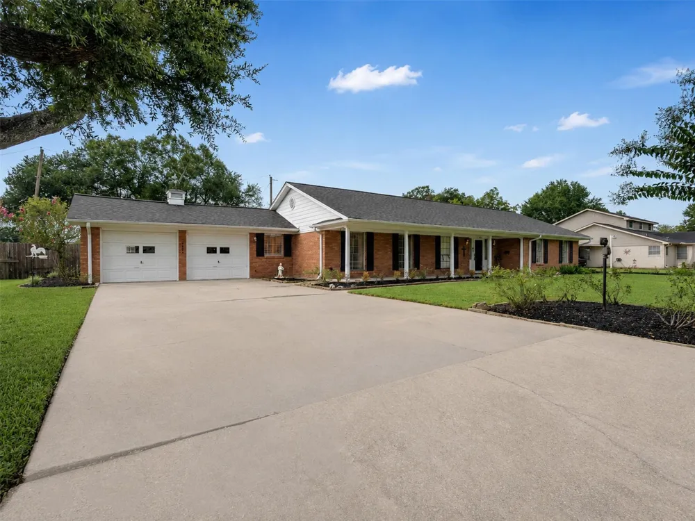 1805 Allen Street Rosenberg, TX 77471