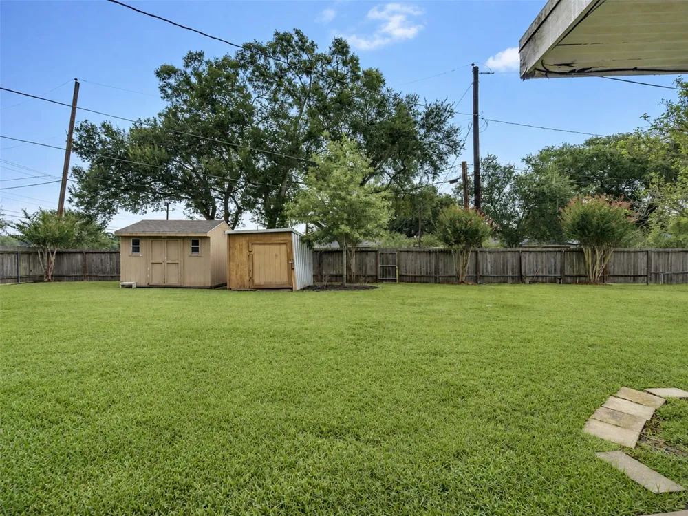 1805 Allen Street Rosenberg, TX 77471