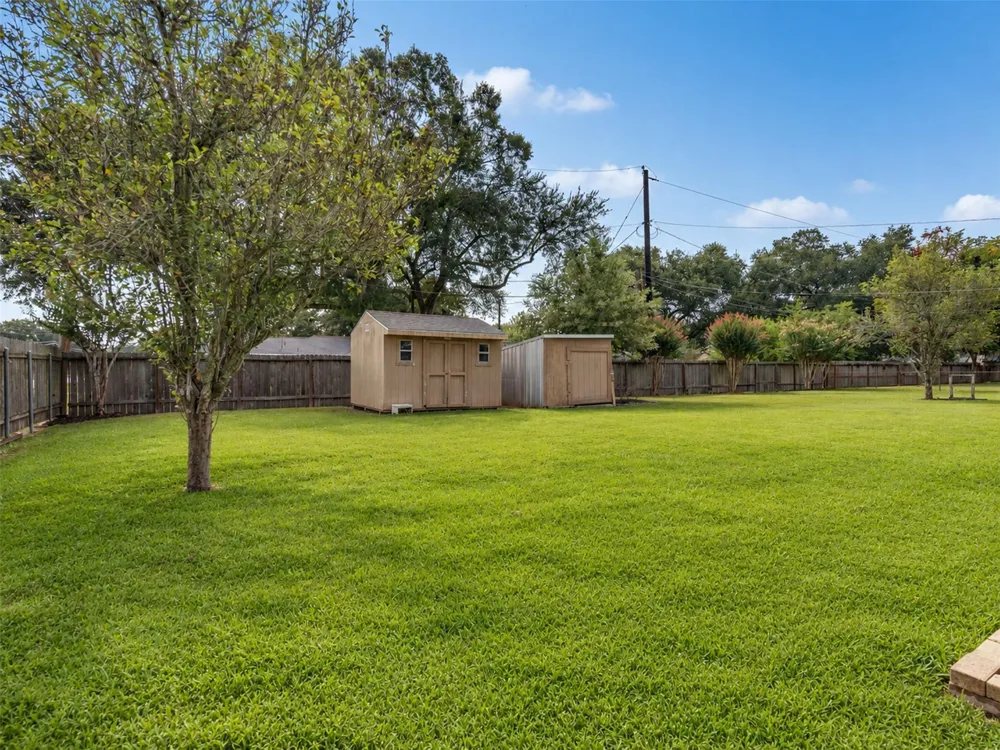 1805 Allen Street Rosenberg, TX 77471