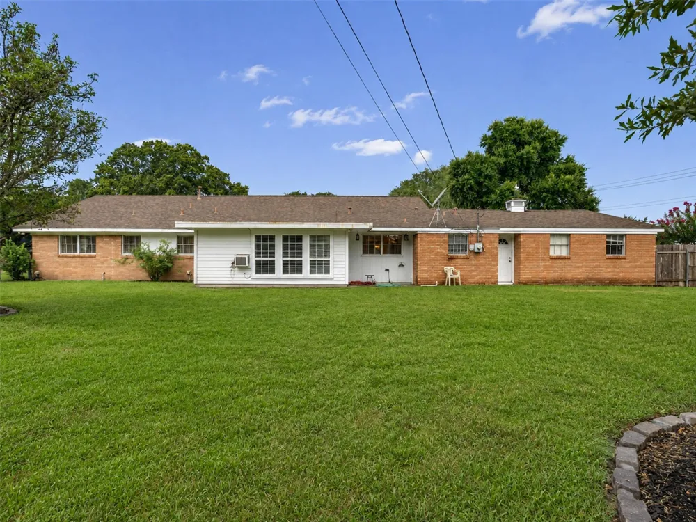1805 Allen Street Rosenberg, TX 77471