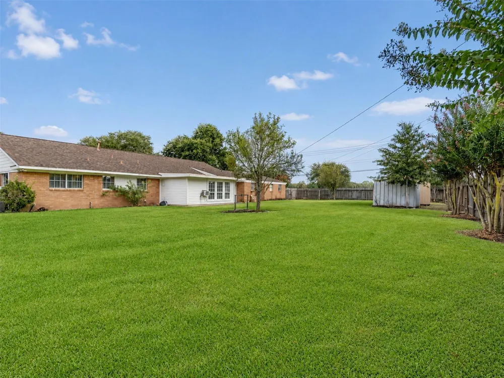1805 Allen Street Rosenberg, TX 77471