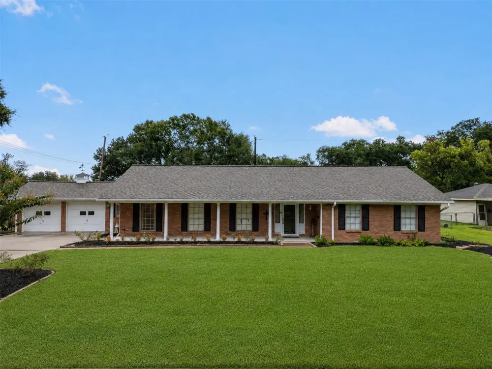 1805 Allen Street Rosenberg, TX 77471