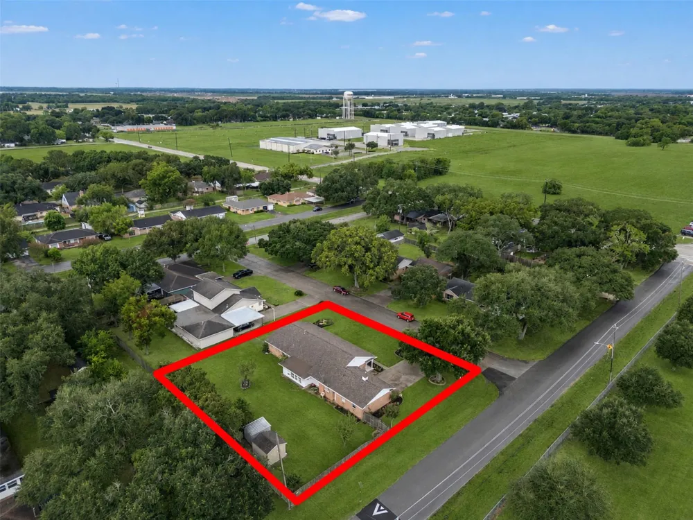 1805 Allen Street Rosenberg, TX 77471