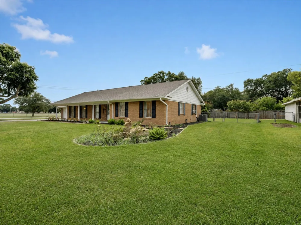 1805 Allen Street Rosenberg, TX 77471