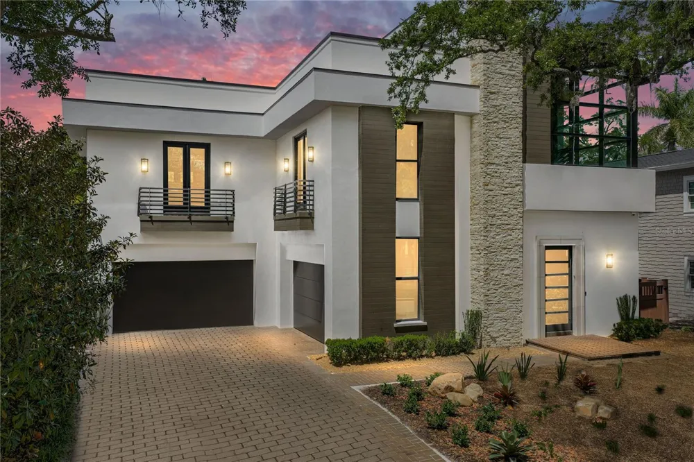 2903 W HAWTHORNE ROAD Tampa, FL 33611