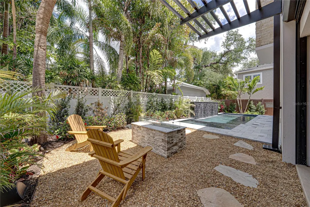 2903 W HAWTHORNE ROAD Tampa, FL 33611