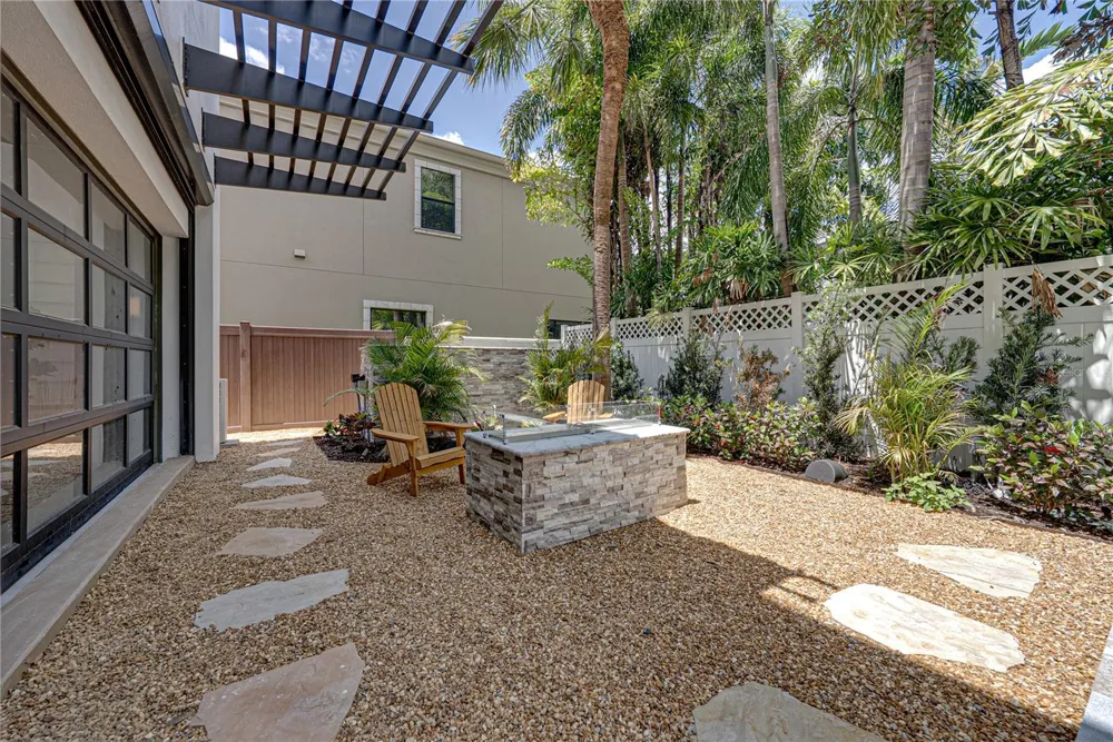 2903 W HAWTHORNE ROAD Tampa, FL 33611