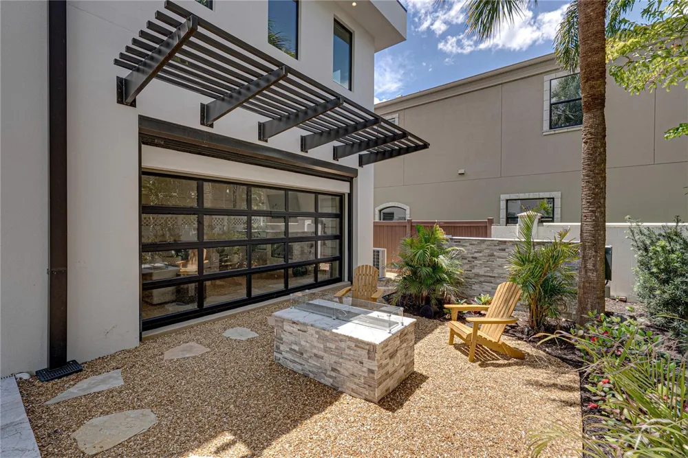 2903 W HAWTHORNE ROAD Tampa, FL 33611