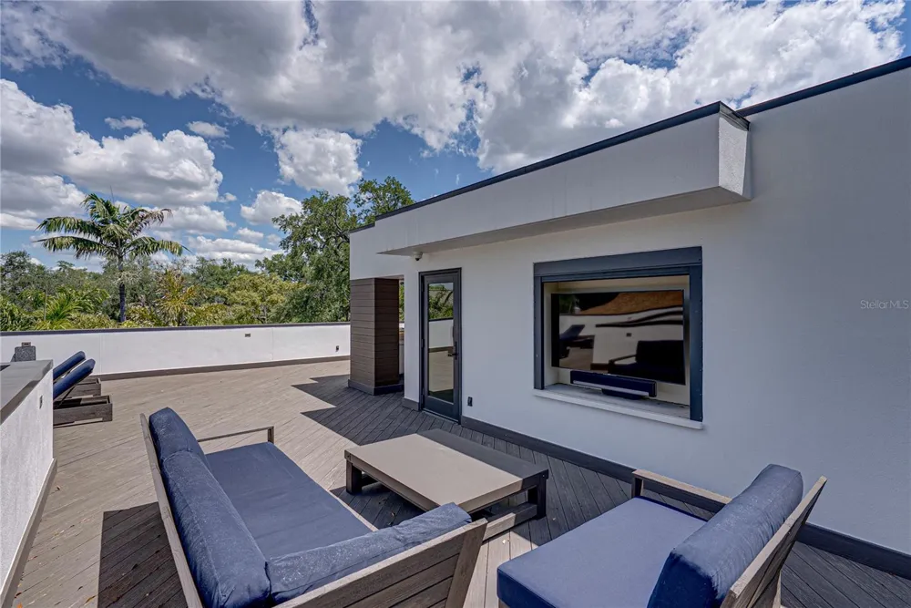 2903 W HAWTHORNE ROAD Tampa, FL 33611