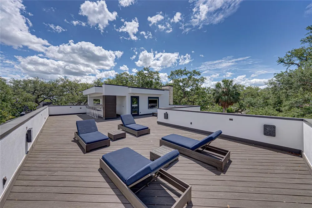2903 W HAWTHORNE ROAD Tampa, FL 33611