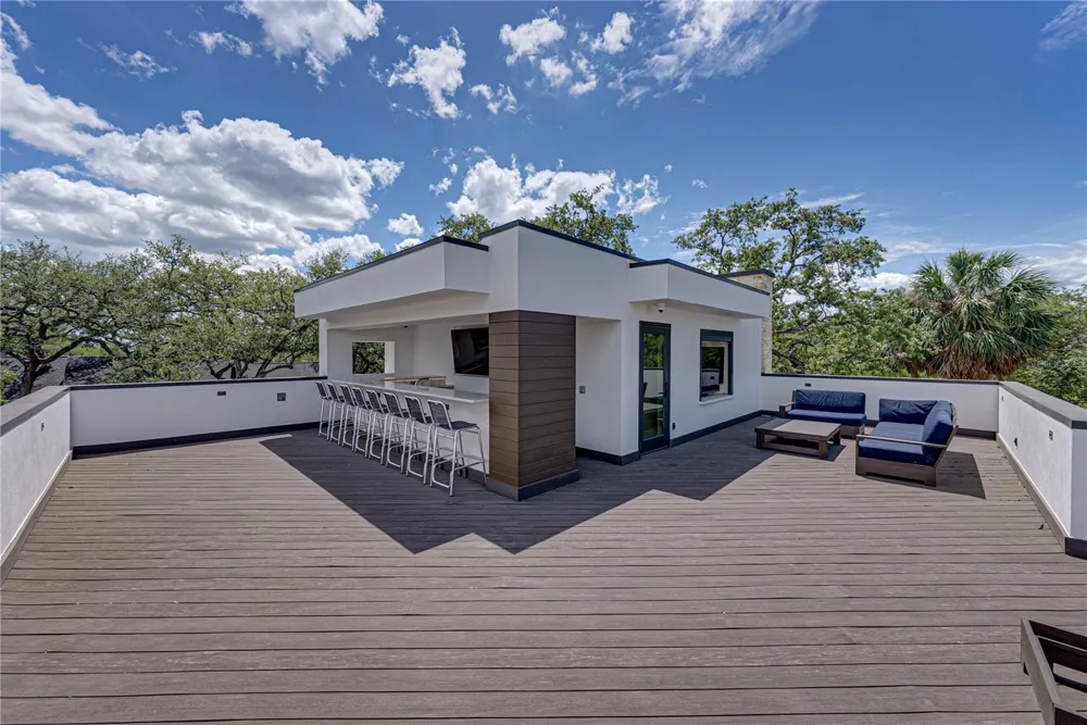 2903 W HAWTHORNE ROAD Tampa, FL 33611