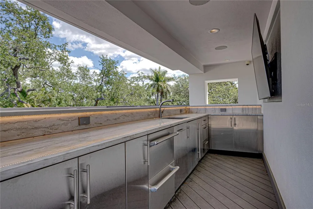 2903 W HAWTHORNE ROAD Tampa, FL 33611