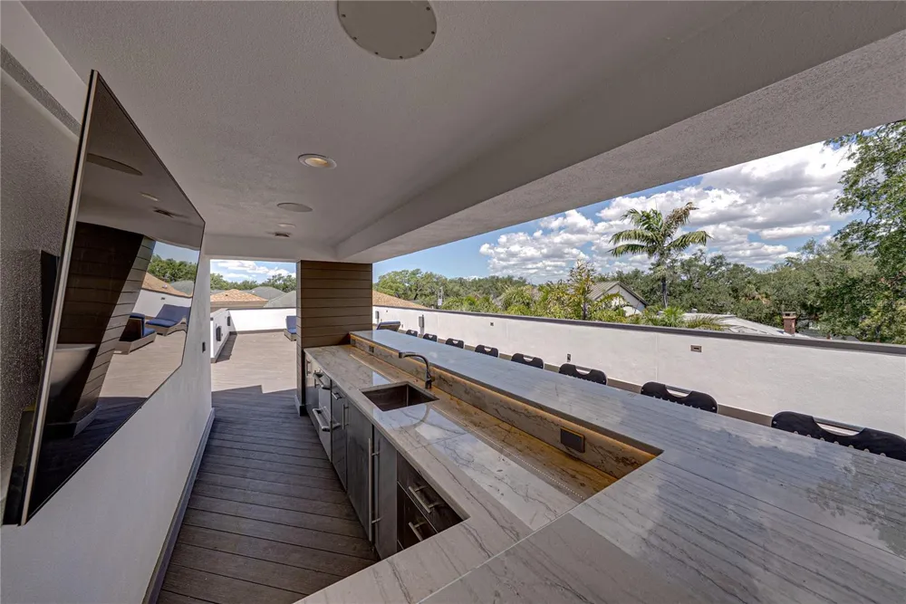 2903 W HAWTHORNE ROAD Tampa, FL 33611