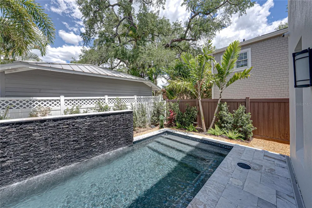 2903 W HAWTHORNE ROAD Tampa, FL 33611