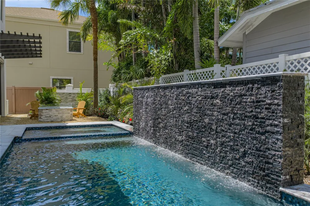 2903 W HAWTHORNE ROAD Tampa, FL 33611