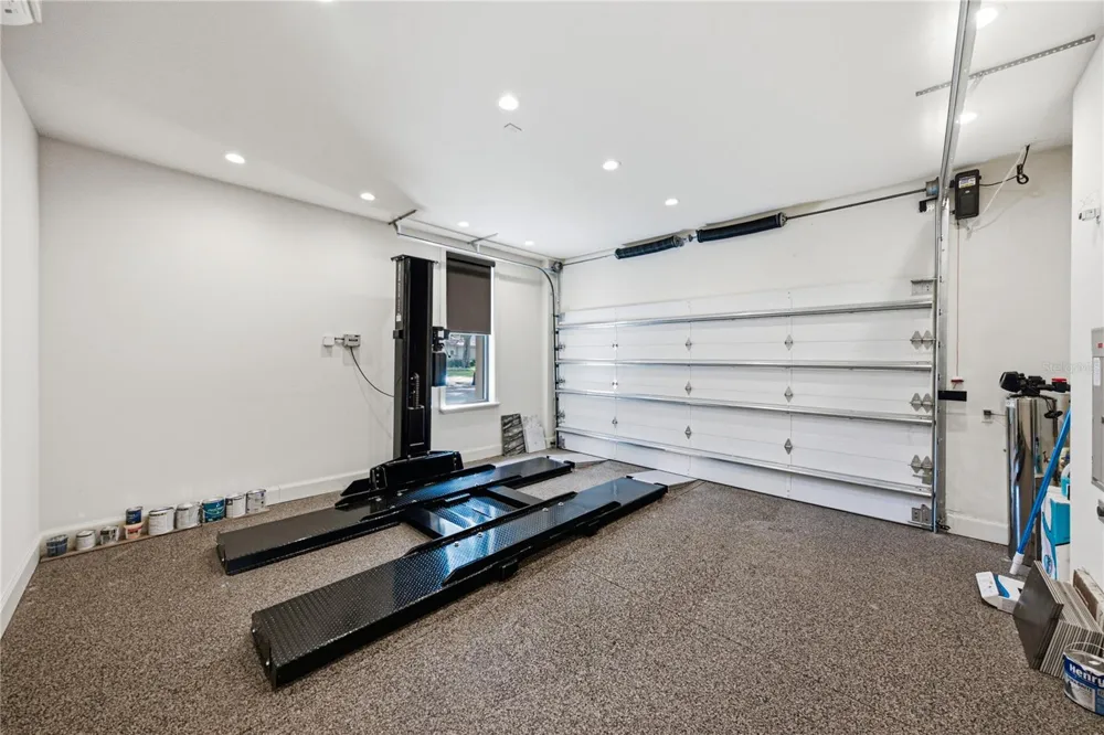2903 W HAWTHORNE ROAD Tampa, FL 33611