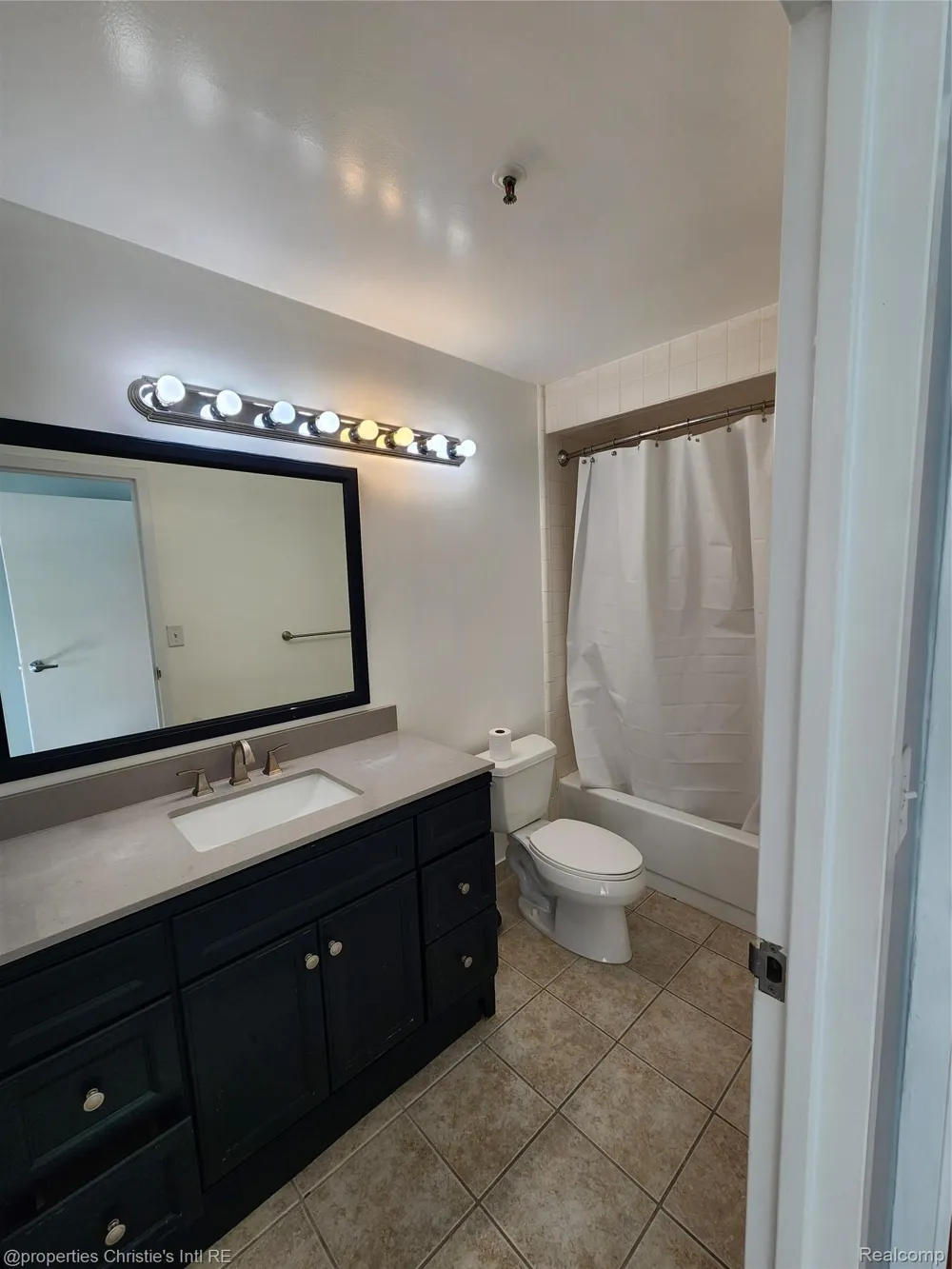 1001 W JEFFERSON AVENUE #17E Detroit City, MI 48226