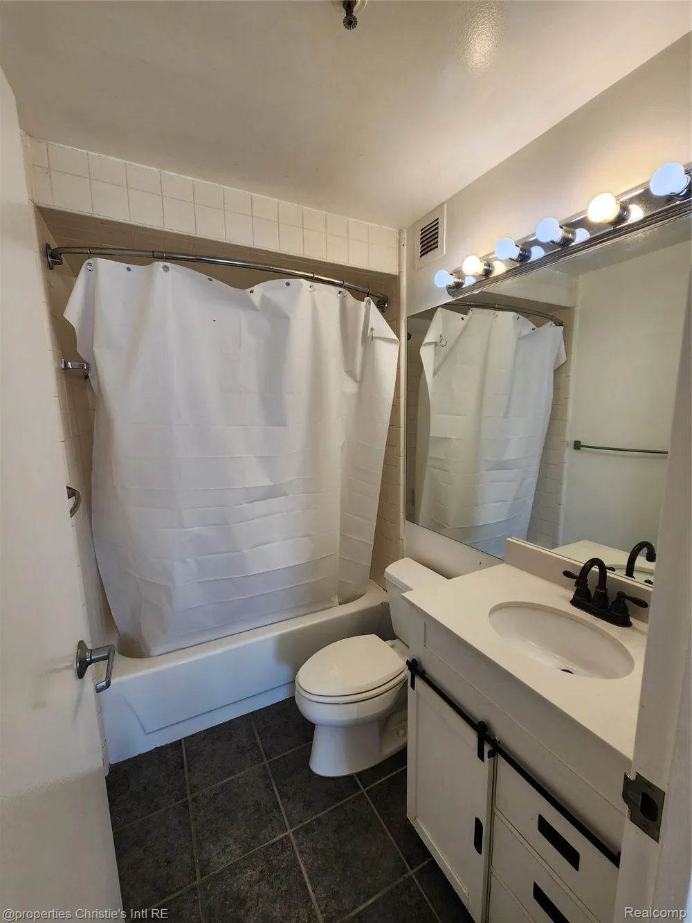 1001 W JEFFERSON AVENUE #17E Detroit City, MI 48226