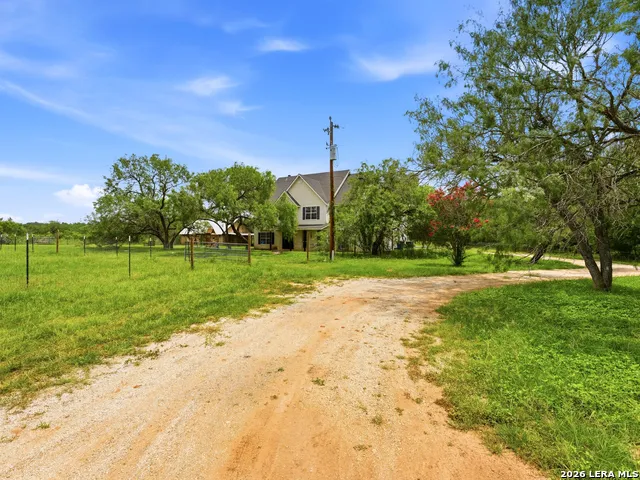 1208 ODaniel School Rd Seguin, TX 78155