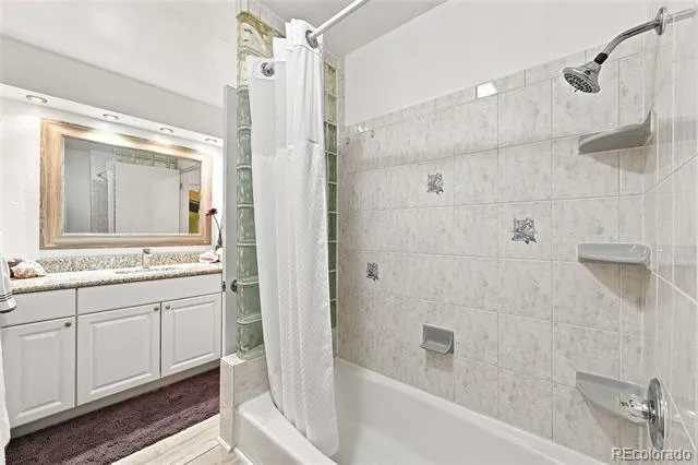 1570 S Macon Street Aurora, CO 80012
