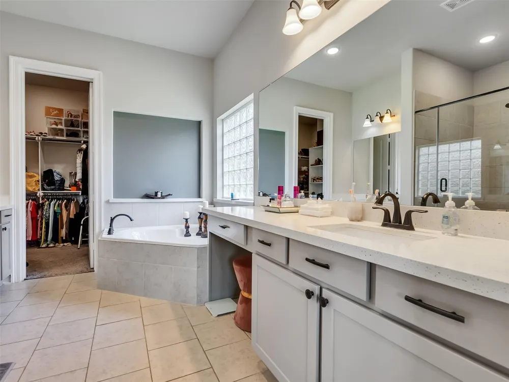 10302 Muir Peak Drive Rosharon, TX 77583