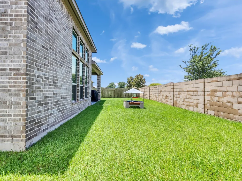 10302 Muir Peak Drive Rosharon, TX 77583