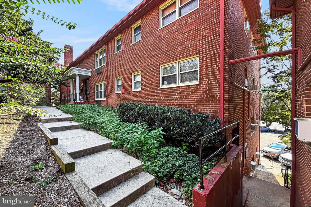 4635 20TH ROAD #10 Arlington, VA 22207