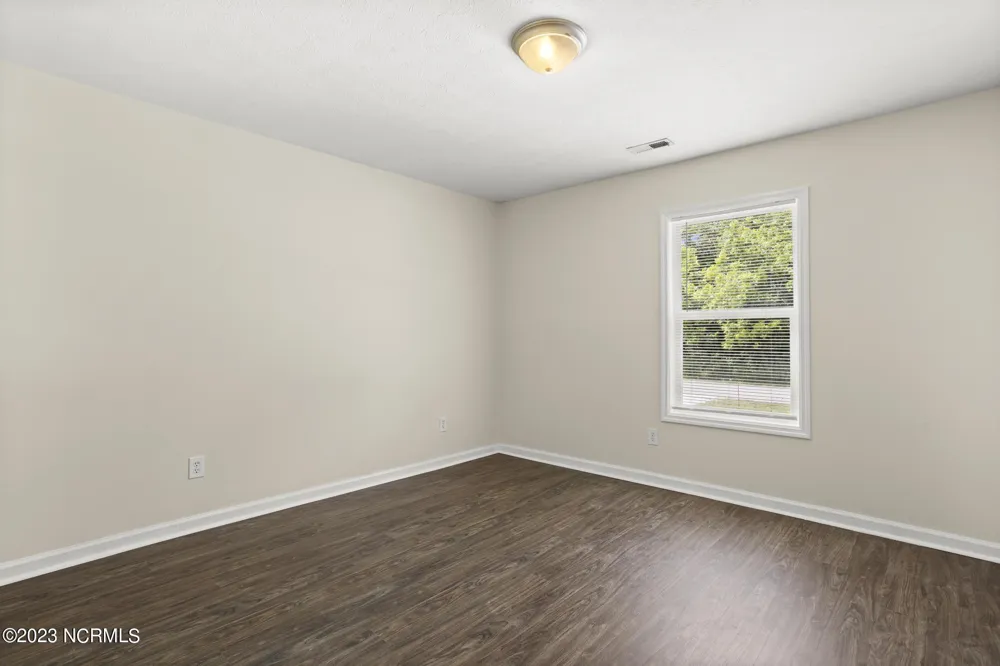 132 Lainmark Drive Hubert, NC 28539
