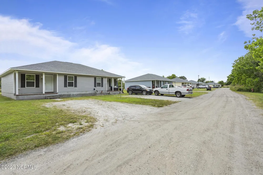 132 Lainmark Drive Hubert, NC 28539