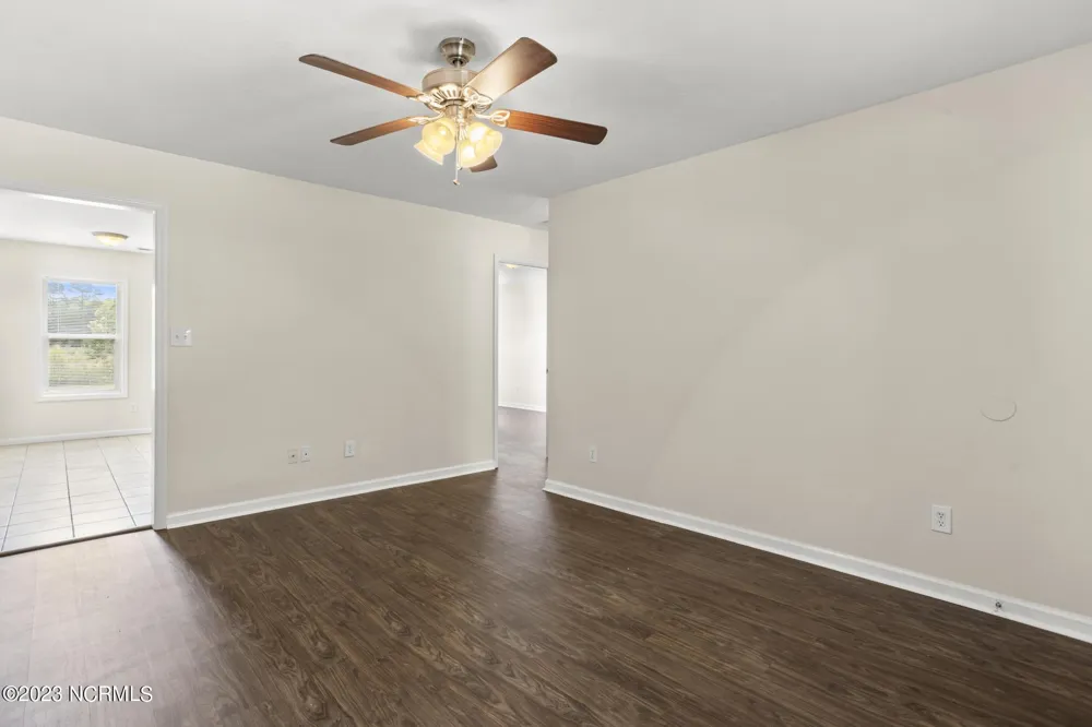 132 Lainmark Drive Hubert, NC 28539
