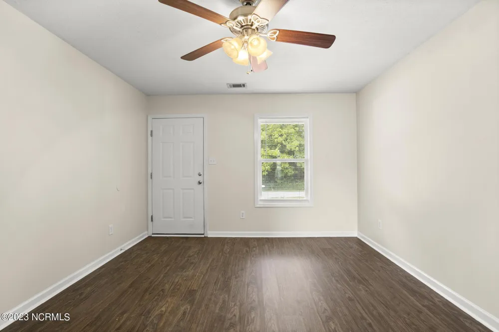 132 Lainmark Drive Hubert, NC 28539