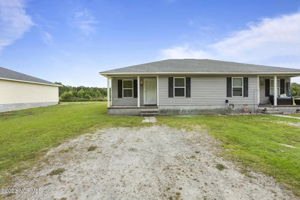 132 Lainmark Drive Hubert, NC 28539