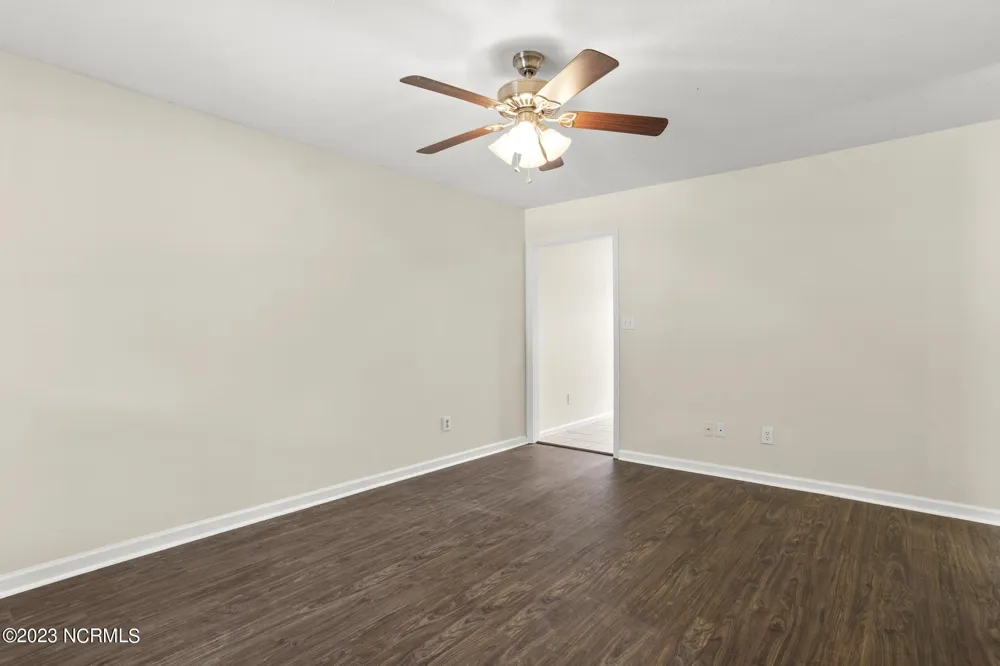 132 Lainmark Drive Hubert, NC 28539